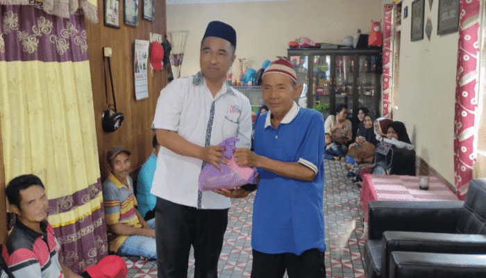 SMSI Barito Selatan Bagikan Paket Sembako Kepada Warga Kurang Mampu