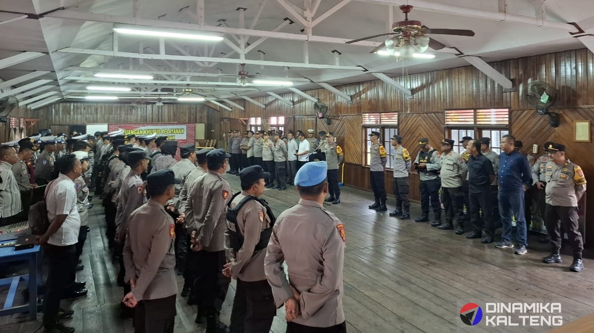 Personel Polres Barito Selatan melaksanakan apel siaga untuk menjaga keamanan dan ketertiban masyarakat (Harkamtibmas) selama masa kampanye Pilkada 2024. Apel dipimpin oleh Wakapolres Barsel Kompol Johari Fitri Casdy, S.I.K., di Aula RJ Mako Satsamapta, Buntok, Sabtu (19/10).