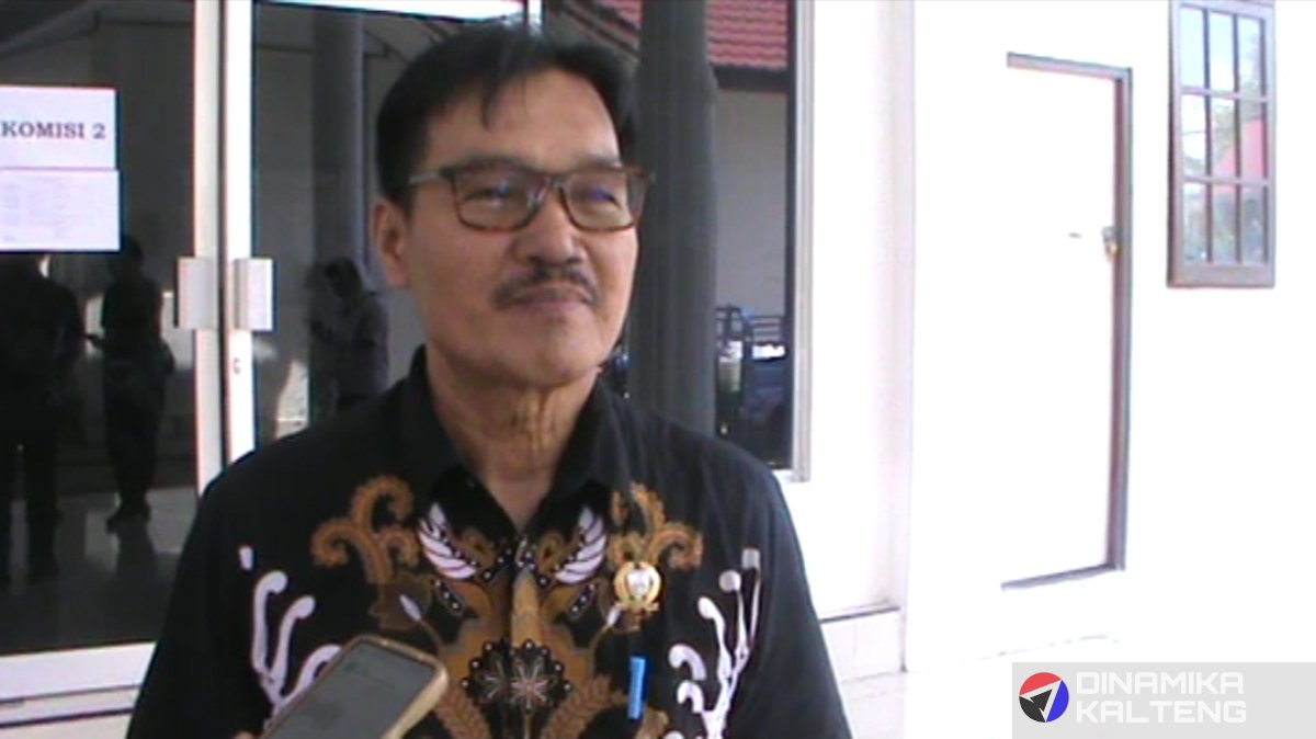 Ketua DPRD Barsel, Farid Yusran, saat memberi komentar tentang Rapat Pendalaman Rencana Kerja 2025 Bersama OPD (foto: DINAMIKA KALTENG/mas)