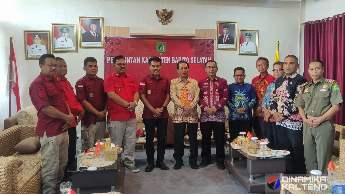 Pemerintah Kabupaten Barito Selatan menerima kunjungan dari Kepala Kantor Wilayah Kementerian Hukum dan HAM Kalimantan Tengah, bersama rombongan. Pertemuan berlangsung di Ruang VIP Kantor Bupati Barito Selatan (foto: DINAMIKA KALTENG/akhmad madani)