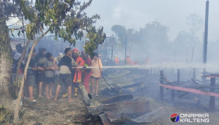 Kebakaran Ludeskan Empat Rumah di Desa Danau Sadar