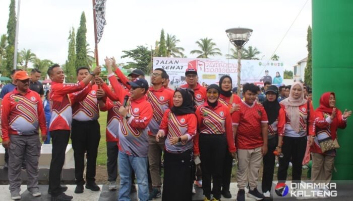 Ribuan Peserta Meriahkan Jalan Santai Peringati Hari Pahlawan di Barito Selatan
