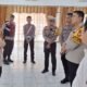 Kapolres Barito Selatan AKBP Asep Bangbang Saputra bersama jajaran berdiskusi dengan Ketua KPU Barsel, Roslina, dalam kegiatan Risk Assessment di Aula Kantor KPU Barsel (foto:DINAMIKA KALTENG/Humas Polres Barsel)