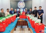 PWI Barsel Berikan Bingkisan Natal untuk Anggota