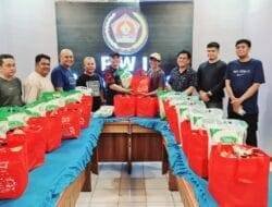 PWI Barsel Berikan Bingkisan Natal untuk Anggota
