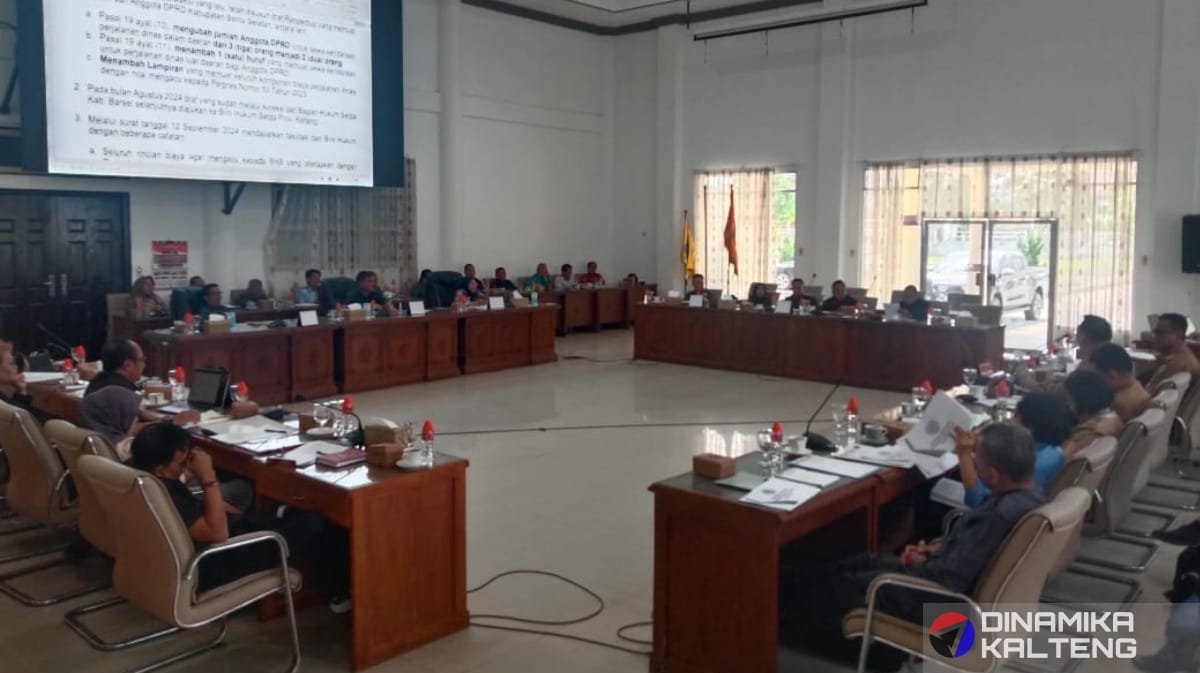 Suasana Rapat Dengar Pendapat (RDP) yang dipimpin oleh Ketua DPRD Barito Selatan, Farid Yusran, di ruang rapat gabungan Komisi DPRD Barito Selatan. (foto: DINAMIKA KALTENG/mas)