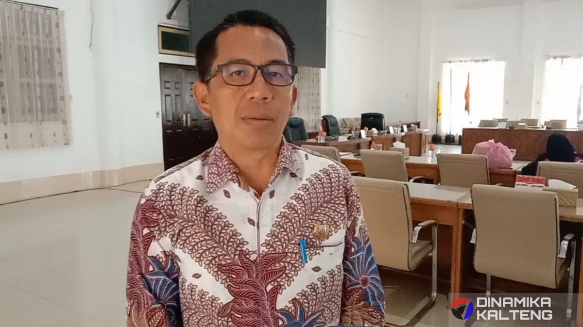 Wakil Ketua I DPRD Barito Selatan, Ideham, saat menghadiri rapat Banmus untuk menyusun jadwal kegiatan DPRD dan Pemkab Barsel pada Februari 2025 di ruang rapat gabungan Komisi DPRD. (foto: DINAMIKA KALTENG/mas)