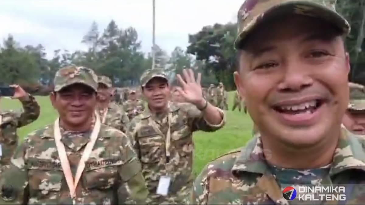Bupati Barito Selatan, H. Eddy Raya Samsuri, bersama Wakil Bupati Khristianto Yudha dan kepala daerah lainnya mengikuti retret Akademi Militer (Akmil) di Magelang (foto: DINAMIKA KALTENG/mas)