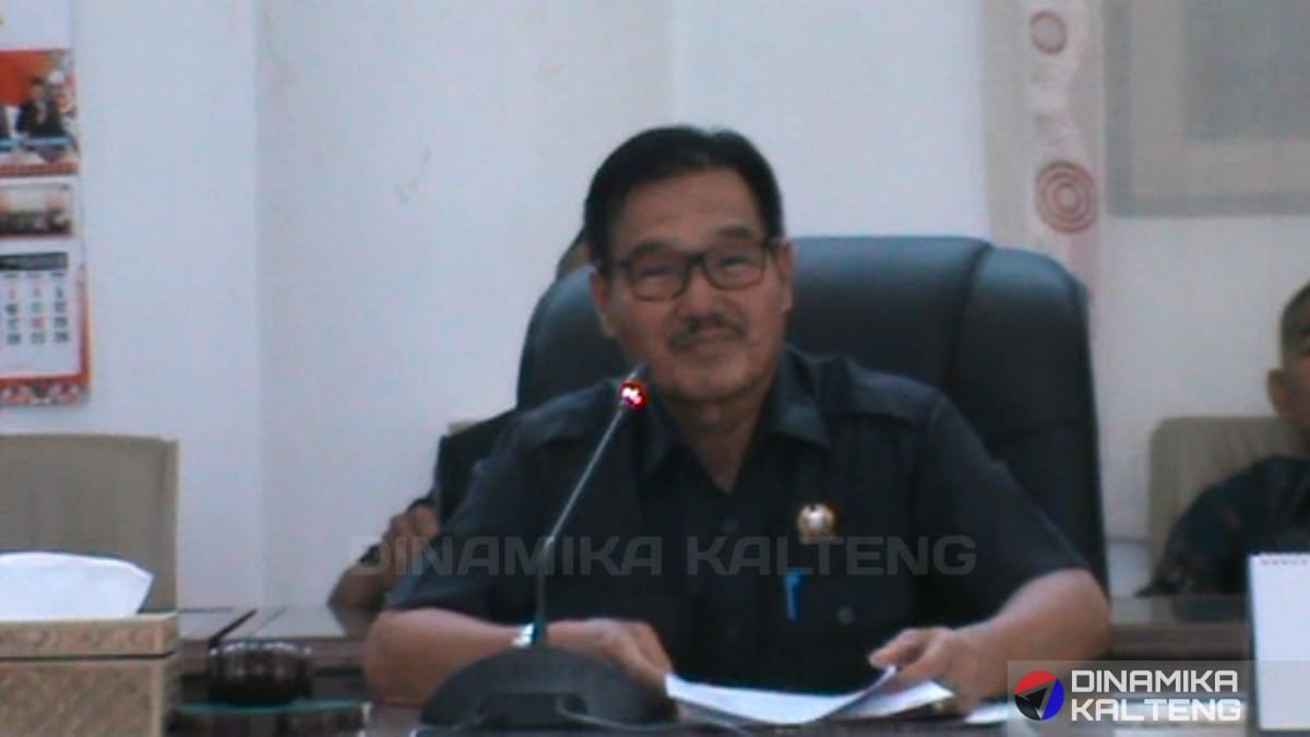 Ketua DPRD Barito Selatan, Farid Yusran, memimpin rapat Badan Musyawarah (Banmus) untuk menyusun agenda kerja bulan Maret 2025. (foto: DINAMIKA KALTENG/mas)