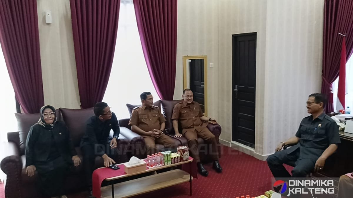 Bupati dan wabup Barito Selatan, Eddy Raya Samsuri-Khristianto Yudha saat bersilaturahmi dengan unsur pimpinan DPRD (foto: DINAMIKA KALTENG/HBI)