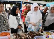 Ketua TP PKK Barsel Kunjungi Pasar Ramadhan