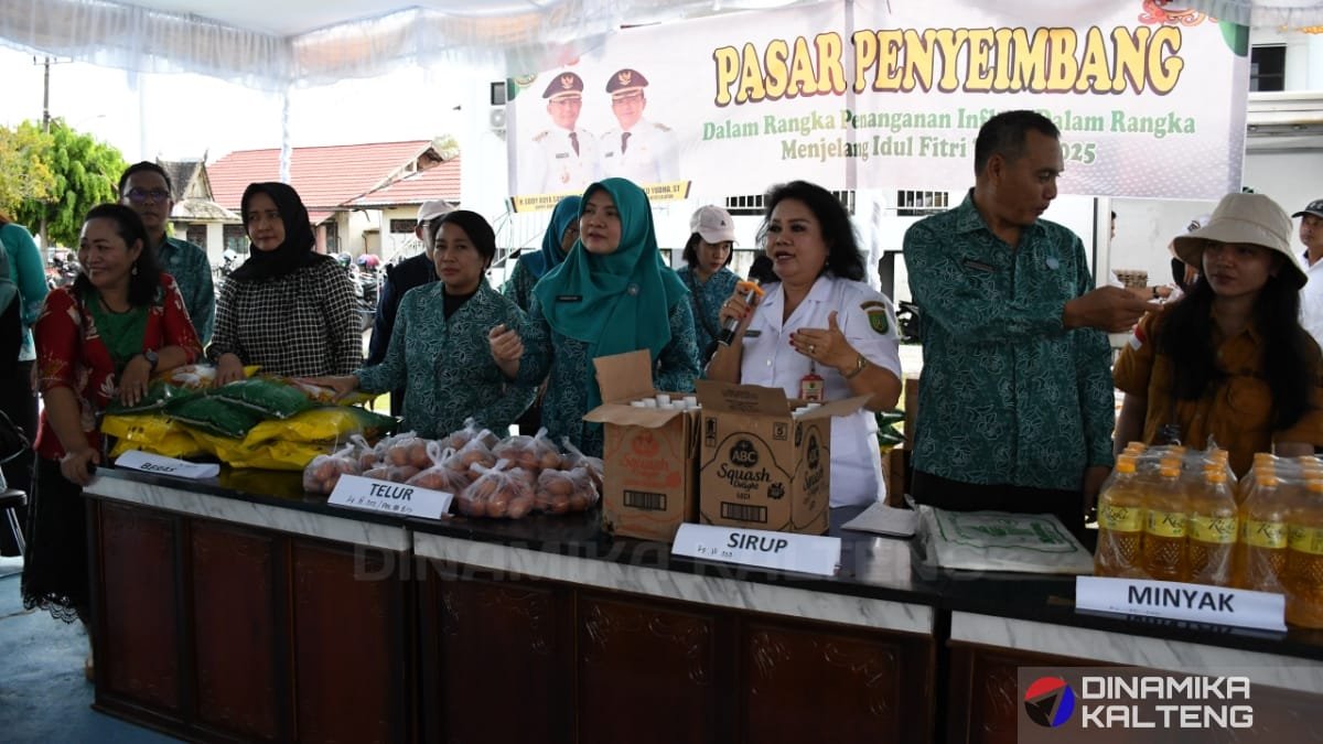 Ketua TP PKK Barsel membuka pasar penyeimbang untuk stabilisasi harga kebutuhan pokok.