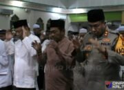 Bupati dan Wakil Bupati Barsel Melaksanakan Sholat Ied Di Masjid Agung Baiturrahman Buntok