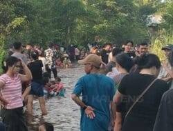 Jalan Barito Raya Jadi Tempat Wisata Dadakan Akibat Banjir