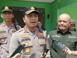 Kapolrss Menghimbau agar Masyarakat selalu berhati-hati dan Waspada di saat Bencana Banjir