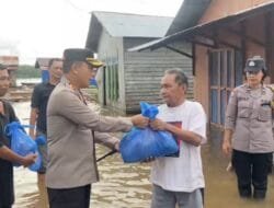 Polres Barito Selatan Salurkan 300 Paket Sembako untuk Korban Banjir