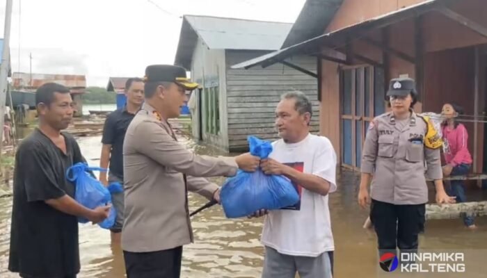 Polres Barito Selatan Salurkan 300 Paket Sembako untuk Korban Banjir