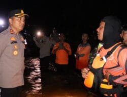 Kapolres Barsel Tinjau Langsung Jalan Tergenang Banjir di Kawasan Desa Pararapak