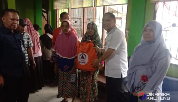 Bupati Eddy Raya Salurkan Bantuan untuk Warga Terdampak Banjir di Desa Pamait