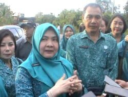 TP PKK Barito Selatan Bagikan 450 Nasi Bungkus untuk Warga Terdampak Banjir