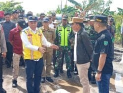 Gubernur Kalteng Tinjau Jalan Rusak Akibat Banjir di Barito Selatan