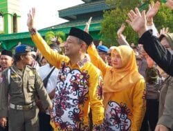 129 Jemaah Haji Barsel Dilepas Bupati Eddy Raya Samsuri