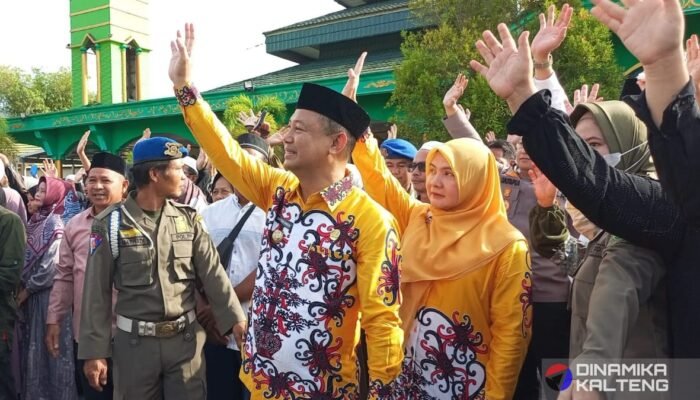 129 Jemaah Haji Barsel Dilepas Bupati Eddy Raya Samsuri
