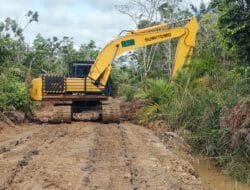 Keberadaan Alat Berat Sangat Membantu Percepat Pekerjaan TMMD ke 124 Kodim 1012/Buntok