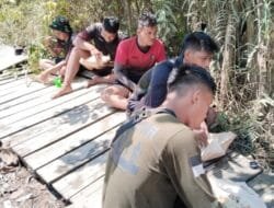 Hangatnya Kebersamaan Satgas TMMD Kodim 1012/Buntok Saat Makan Siang di Desa Talio