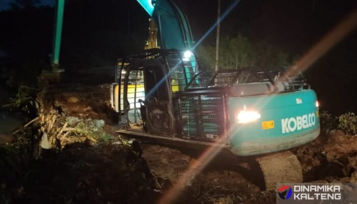 Kejar Target Satgas TMMD Lembur Hingga Malam Hari