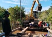 Satgas TMMD Bongkar Jembatan Penghubung Antar Desa di Barito Selatan