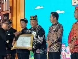 Bupati Barsel Terima Penghargaan Revitalisasi Bahasa Daerah dari Mendikdasmen