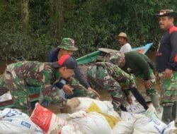 Satgas TMMD Ke-124 Terus Salurkan Semen ke Lokasi Pengecoran Jalan di Desa Talio