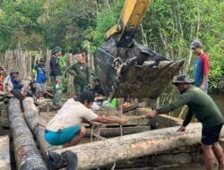 Kerja Sama Satgas TMMD dan Warga Talio Wujudkan Jembatan Penghubung Antar Desa