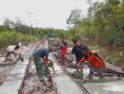 Rampungkan Jalan Cor Beton, Satgas TMMD Bekerja Siang Malam