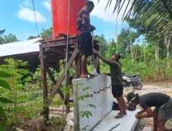 Siapkan Distribusi Air Bersih, Satgas TMMD Kodim 1012/Buntok Pasang Instalasi Pipa di Wungkur Baru