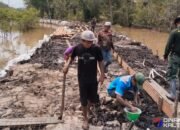 Semangat Pantang Kendor, Satgas TMMD Kodim 1012/Buntok Lanjutkan Pemasangan Bekisting di Desa Talio
