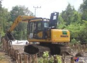 TMMD Kodim 1012/Buntok Kejar Target Pembangunan Jalan, Pemasangan Cerucuk Dikebut di Barito Selatan