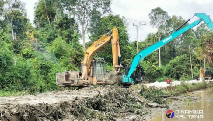 Alat Berat Dikerahkan, Satgas TMMD Genjot Penyelesaian Jalan Desa Talio
