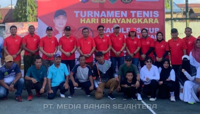 Ketua DPRD Barsel Hadiri Pembukaan Turnamen Tenis Kapolres Cup