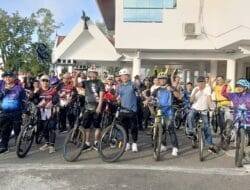 Sambut Tahun Baru Islam, Bupati Barsel Gowes Bareng Warga di Buntok