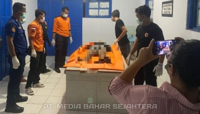 BPBD Barsel Evakuasi Mayat Penjaga Walet yang Ditemukan Meninggal di Rumahnya