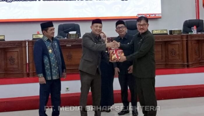 DPRD Menggelar Rapat Paripurnaa Beragendakan Penyampaian Pengantar Pidato Bupati Tentang Ranperda Pertanggungjawaban Pelaksanaan APBD 2024