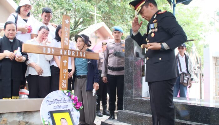 Berikan Penghormatan Terakhir, Polres Barsel Gelar Upacara Pemakaman Aiptu Edy Andrias