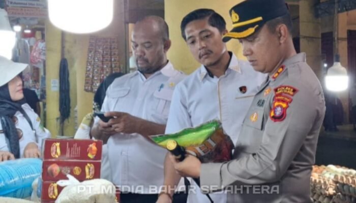 Kapolres Barsel Bersama Satgas Pangan Sidak Pasar Cegah Peredaran Beras Oplosan