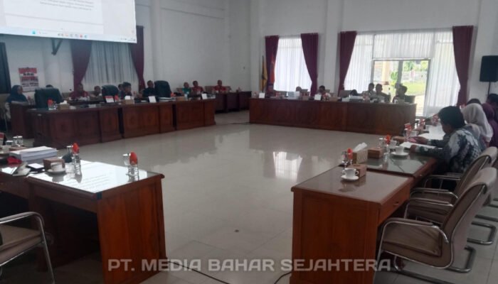 Rapat Gabungan DPRD Barito Selatan Bahas Ranperda Kearsipan, Belum Capai Kesepakatan