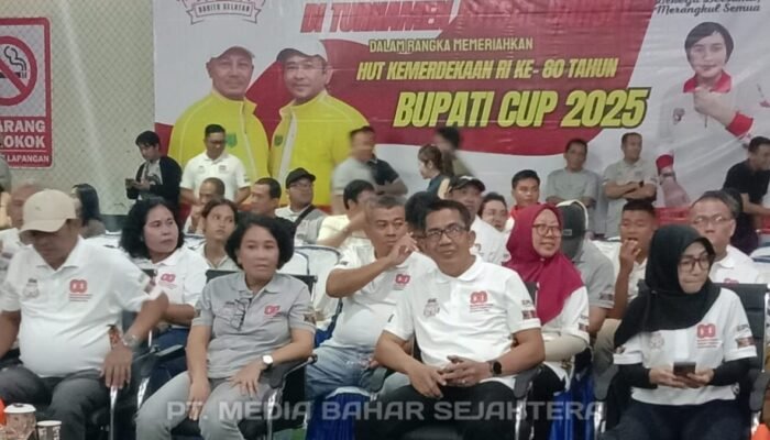 Wakil Ketua I DPRD Barsel Cetak Gol di Laga Eksibisi Futsal Bupati Cup 2025