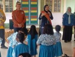 Bunda PAUD Barsel Kunjungi Dua TK di Kecamatan Dusun Selatan