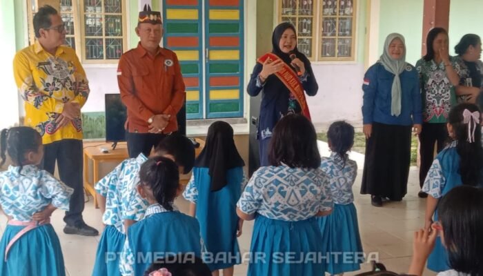 Bunda PAUD Barsel Kunjungi Dua TK di Kecamatan Dusun Selatan