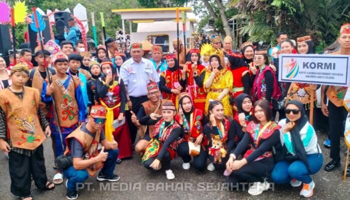 Kormi Barsel Turut Meriahkan Pawai Budaya HUT RI ke-80 dan Hari Jadi ke-66 Barito Selatan